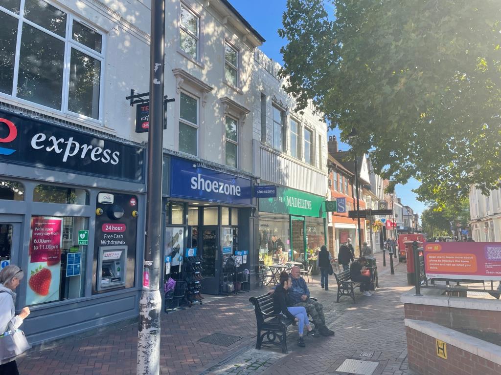 Lot: 95 - FREEHOLD HIGH STREET COMMERCIAL INVESTMENT -